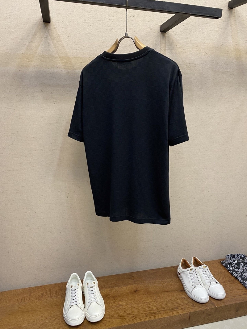 l0vis Vvtt0n shirt